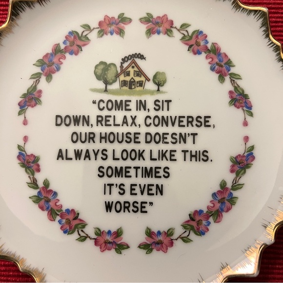 Wall Hanging "Apology Come In Sit Down Relax" Funny Messy House Plate - Picture 2 of 5